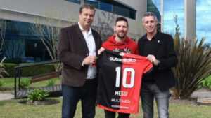 Newell’s fans await hero Messi, but maybe not just yet