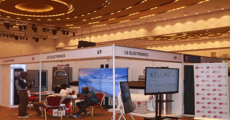 AT LAGOS ARCHITECTS FORUM LG IMPRESSES WITH NEW BUSINESS SOLUTIONS INNOVATIONS LED BY INTERACTIVE BOARD
