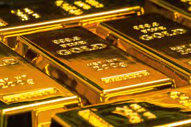 Gold Falls as Dollar, Bond Yields Rise