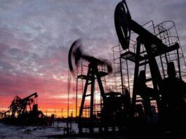 Oil Climbs as Saudi Hikes Price for Asia, Europe